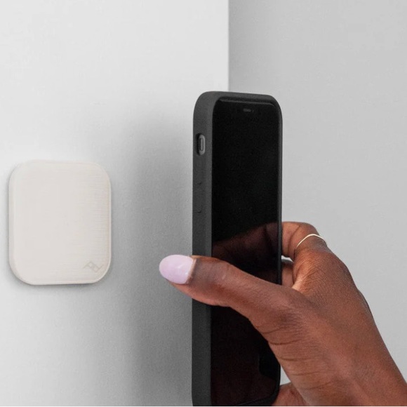NWT Peak Design Wall Mount for Phones With Mag Safe in White - Picture 7 of 9